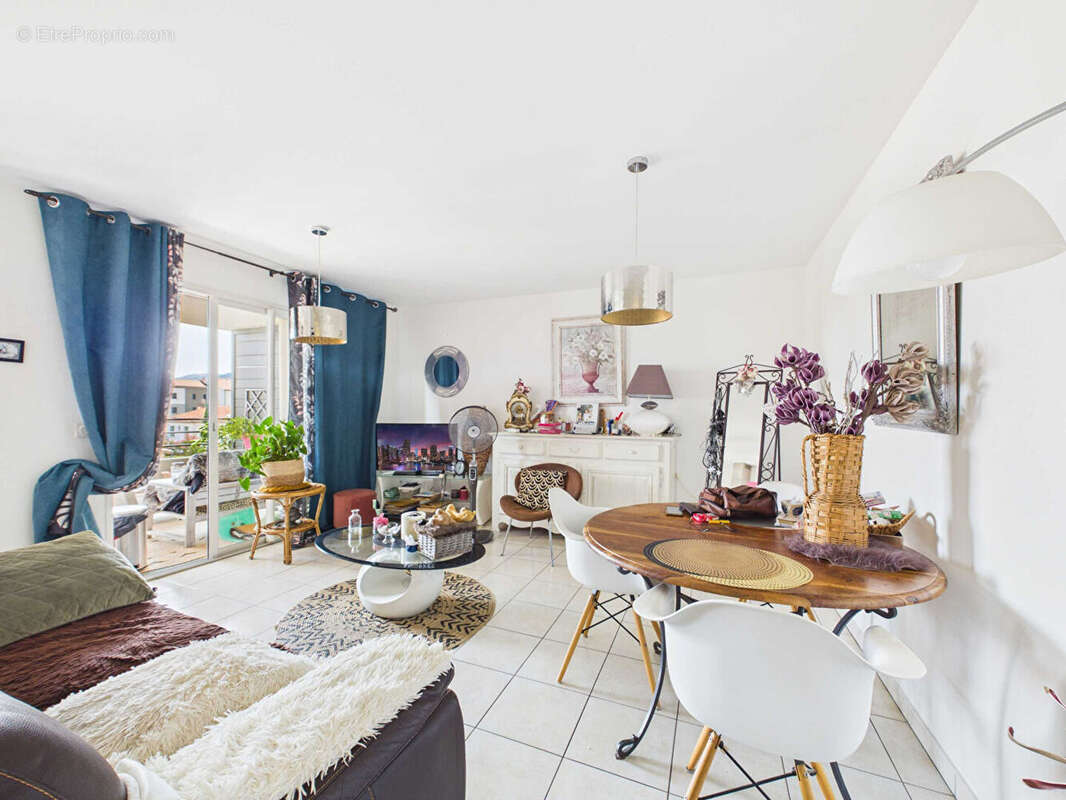 À VENDRE: T2 de 53 m² avec terrasse plein sud, garage et parking Tournon Sud - photo 2