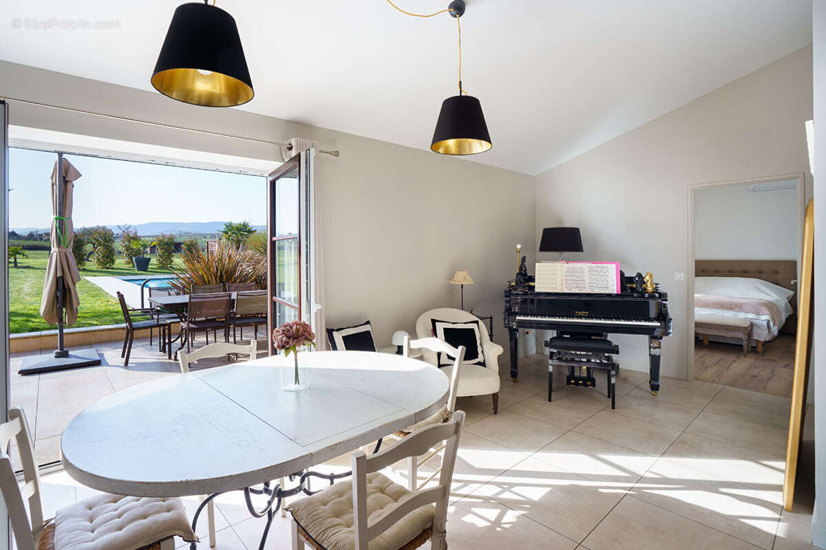 Maison d'exception Charentay 6 pièces 208 m2 - photo 6