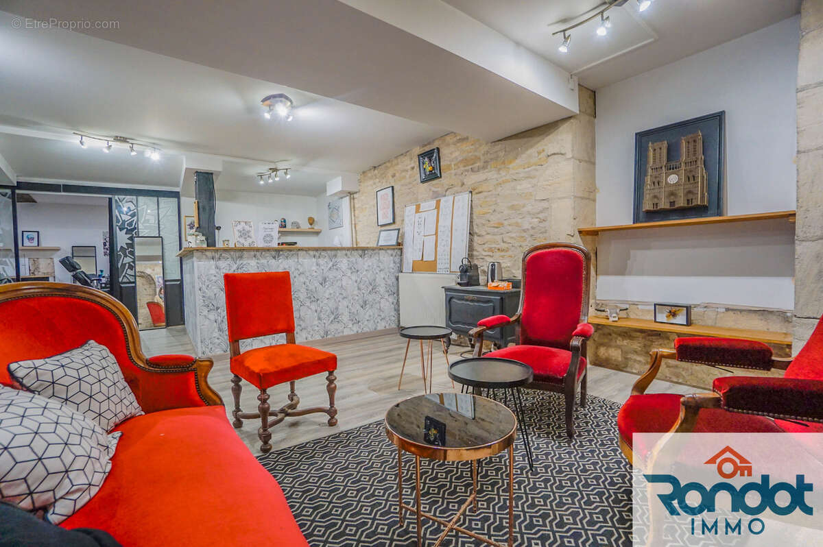 Commerce à IS-SUR-TILLE