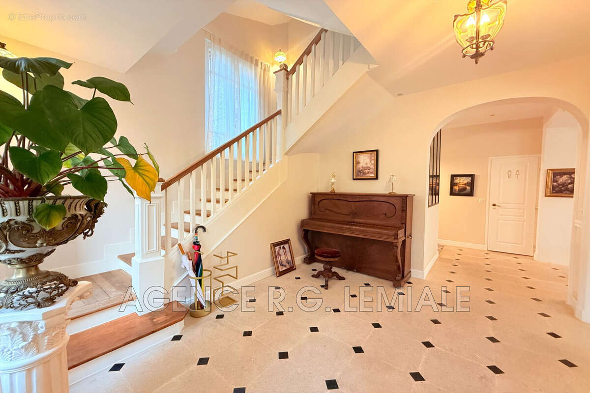 Maison à MAISONS-LAFFITTE