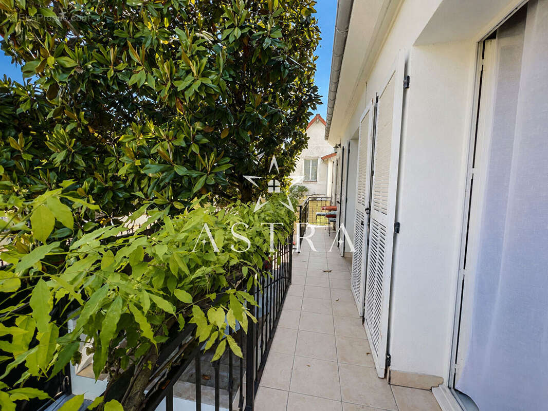 Rare à Antony - Maison d'architecte avec appartement indépendant à deux pas du Parc de Sceaux - 160 m² surface au sol - photo 5