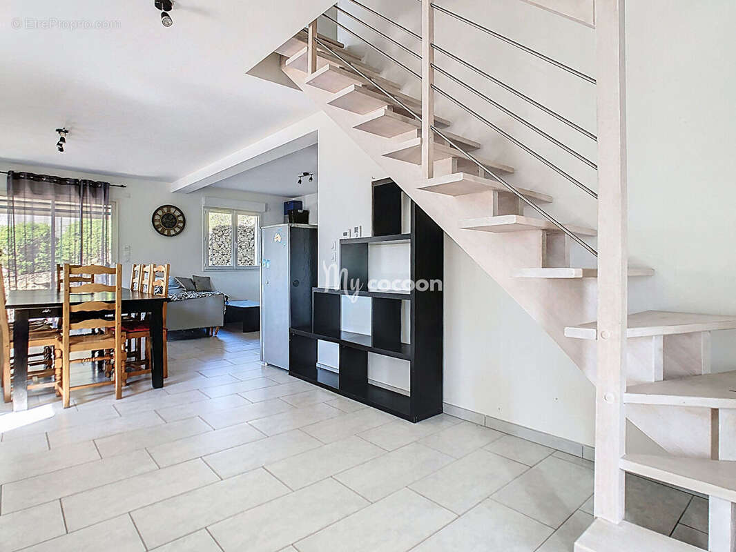 Maison - T5 -110 m² - photo 8