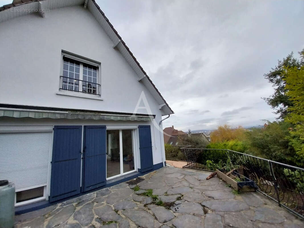 Maison à MEZY-SUR-SEINE