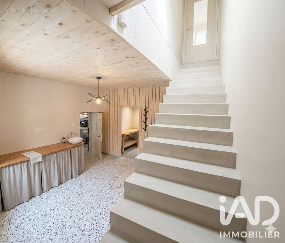 Maison 110 m² à Lussan  - photo 3