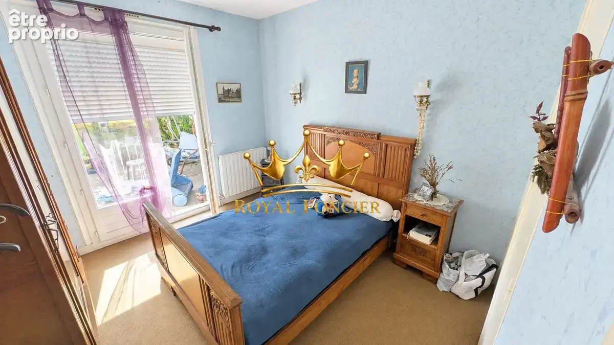 Chambre 2 avec placards 