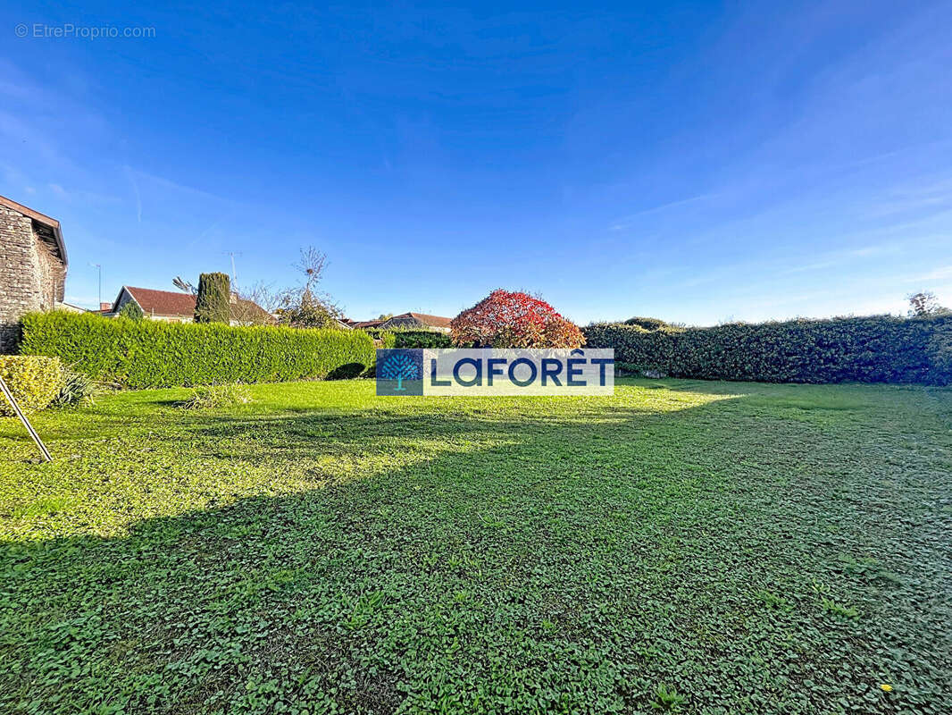 Maison à DOMMARTIN-LE-SAINT-PERE