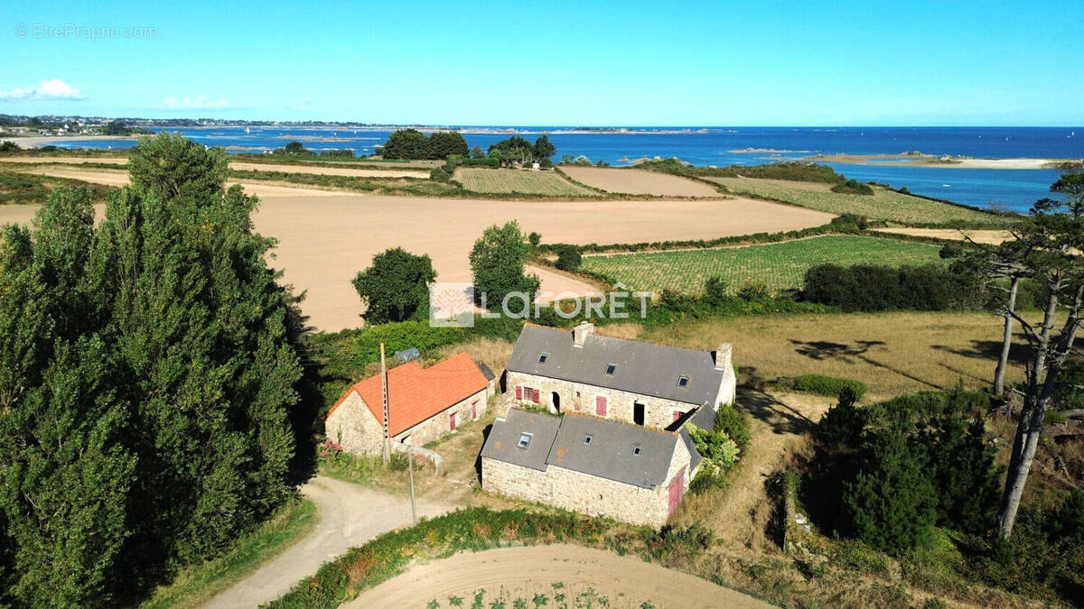 Corps de ferme 2,3ha vue imprenable - photo 1