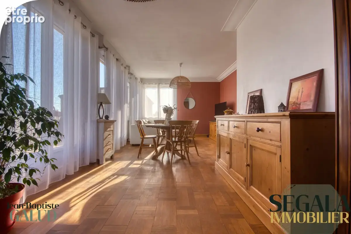 Maison lumineuse avec trois chambres, terrasse et grand garage - photo 3