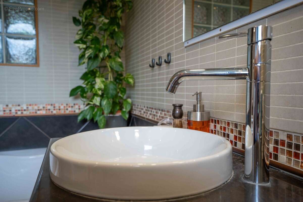 Maison de plain-pied à vendre 5 pièces VENISSIEUX (69) - photo 13