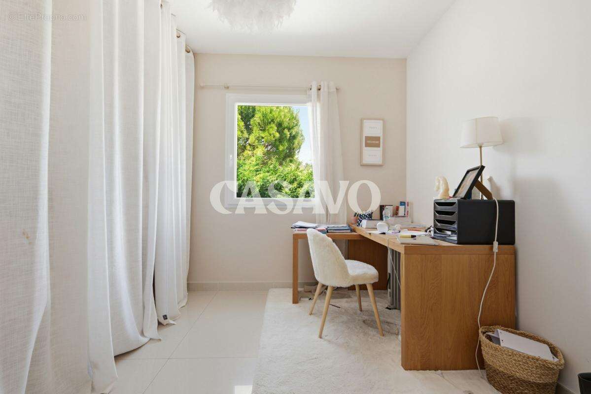 Vente Maison 6 pièces de 220m² - 13109 Simiane-Collongue - photo 23