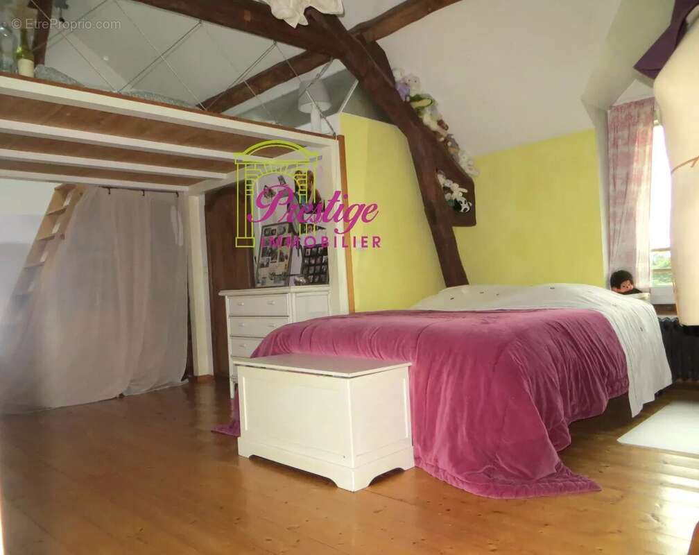 Maison à LE MESNIL-LE-ROI