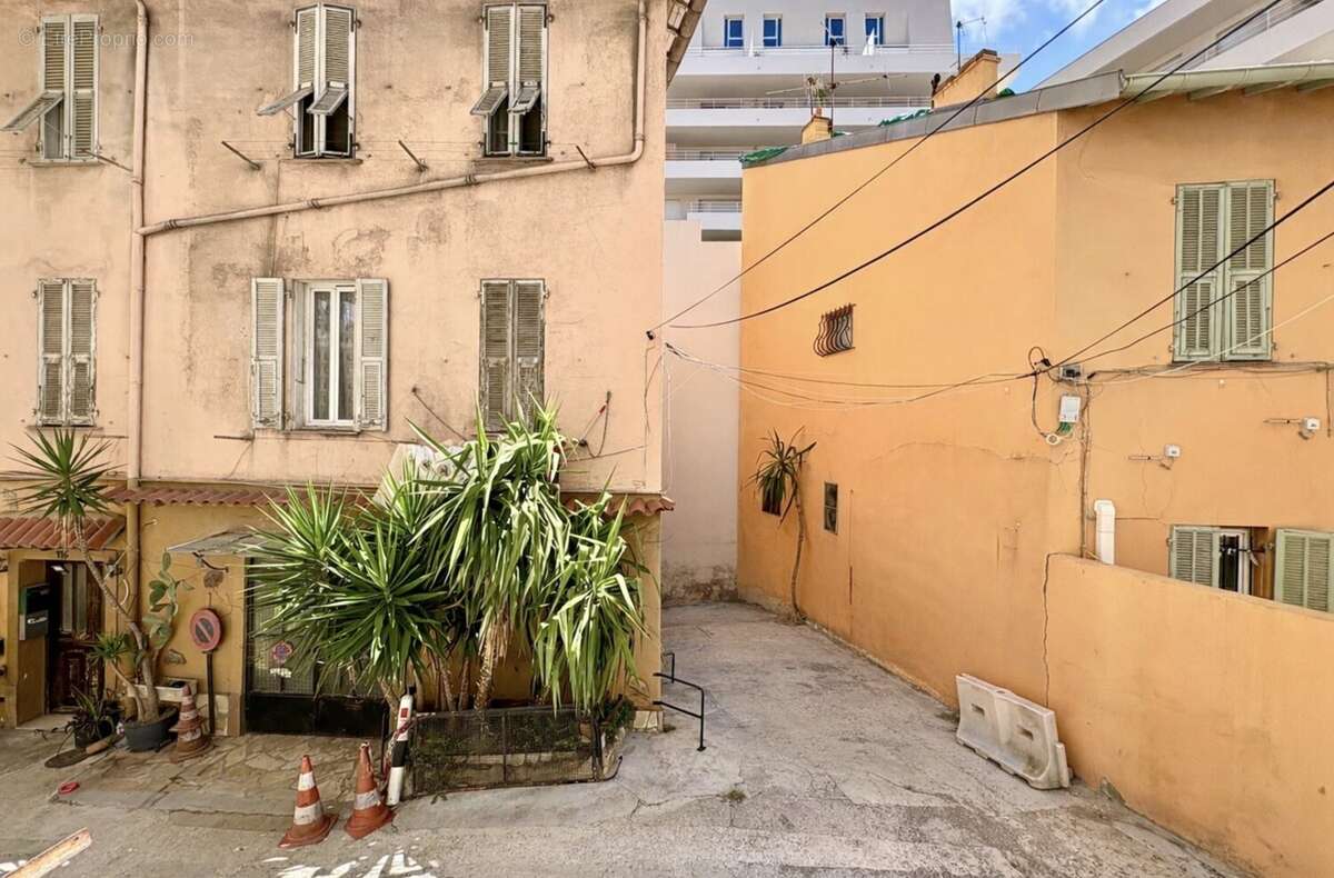 Nice (06300) / route de turin - appartement à renover - usage mixte (commercial et habitation) 27m2 - photo 2