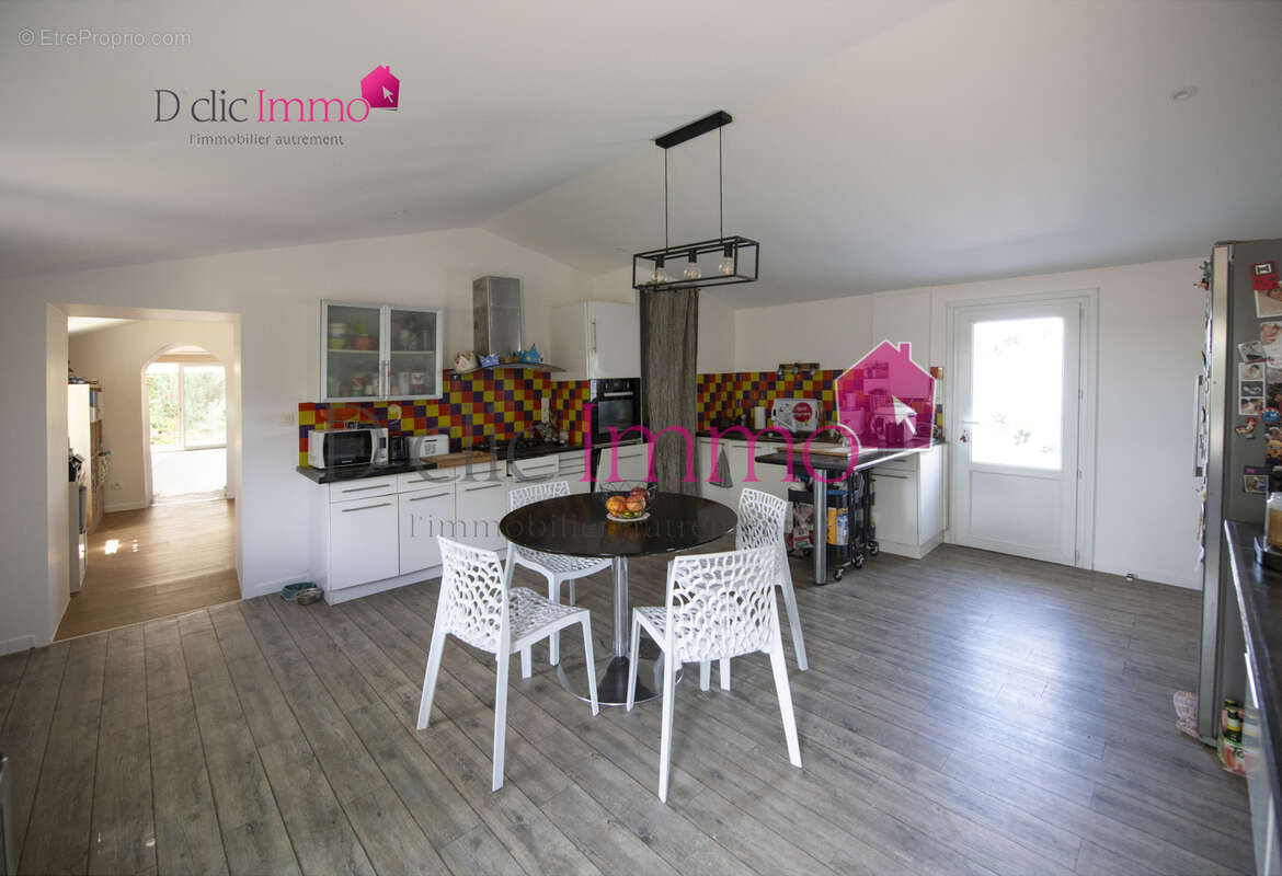 SOULLANS - Charmante Maison de 124 m2 en campagne dans les Marais - 4266m2 - photo 3