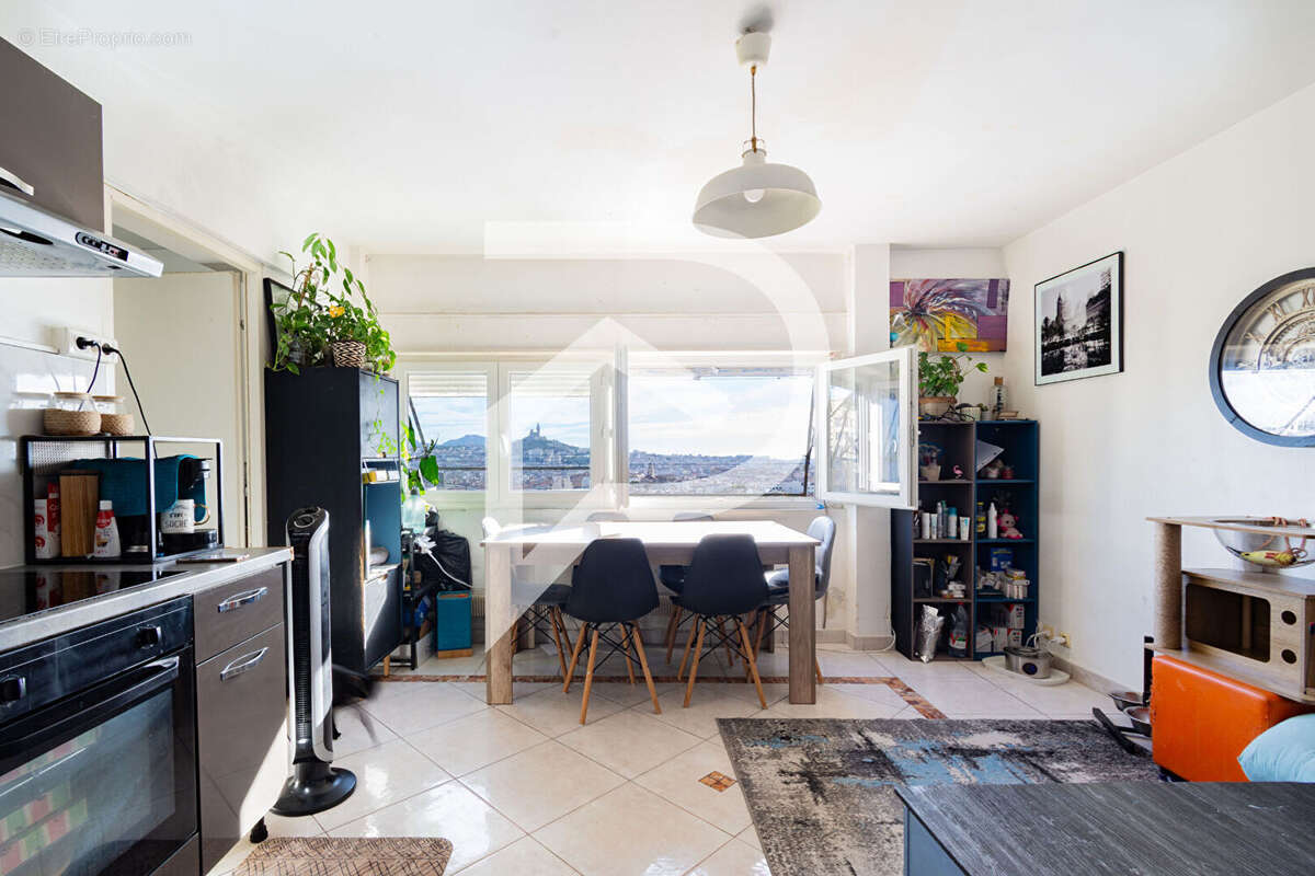 Appartement à MARSEILLE-3E