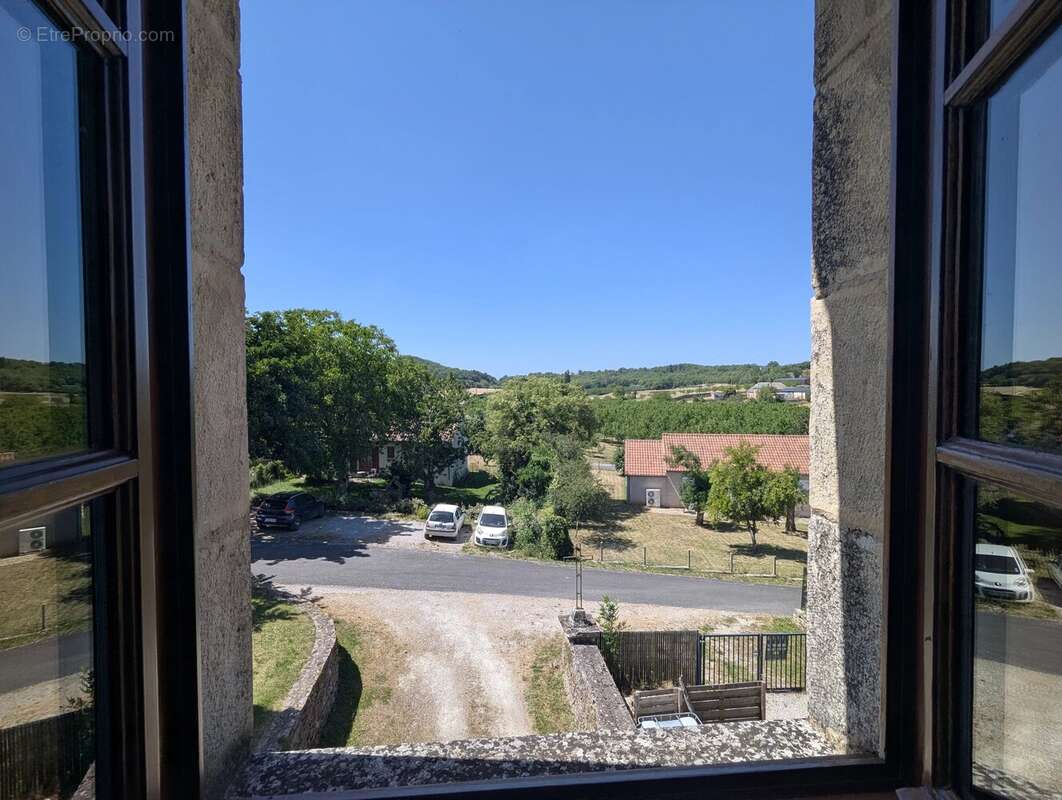 Maison de village en pierre avec 3 chambres, garage double, cave et terrasses - photo 11