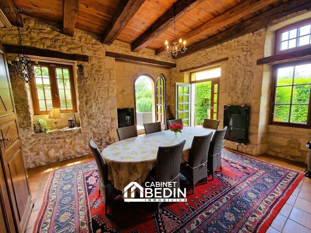 Maison 320 m² à Blasimon  - photo 3