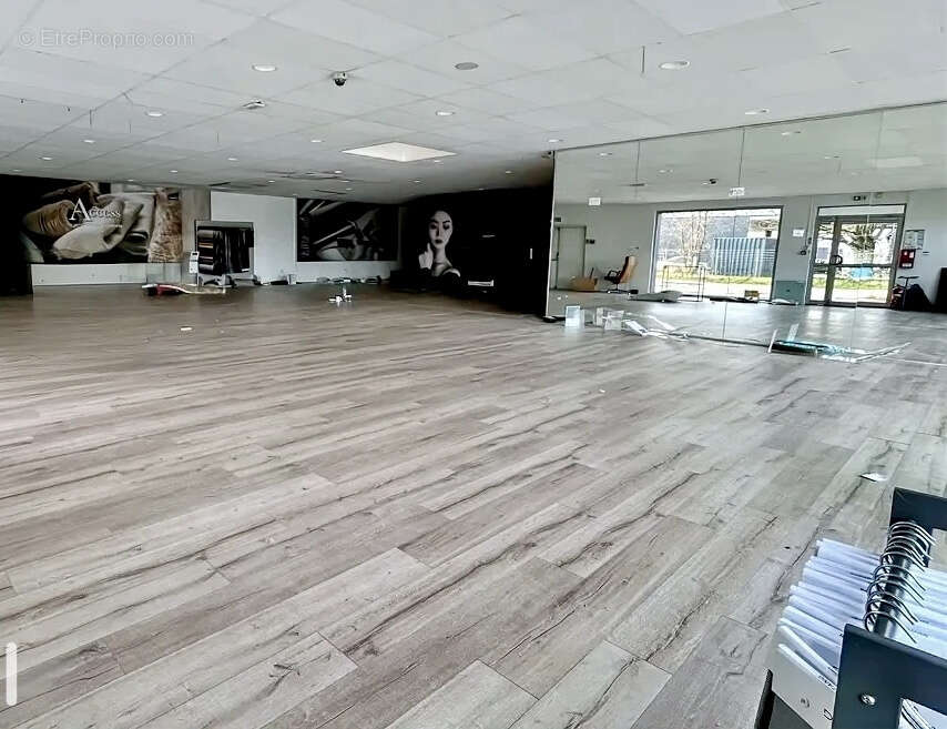 Commerce à BOURG-DE-PEAGE