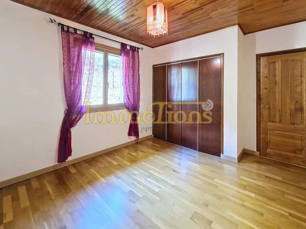 Maison à SAINT-PIERRE-DE-CHERENNES