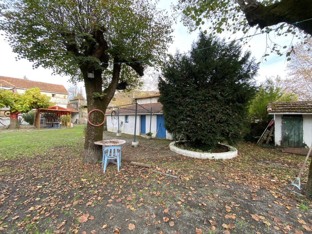 Commerce à LOURES-BAROUSSE