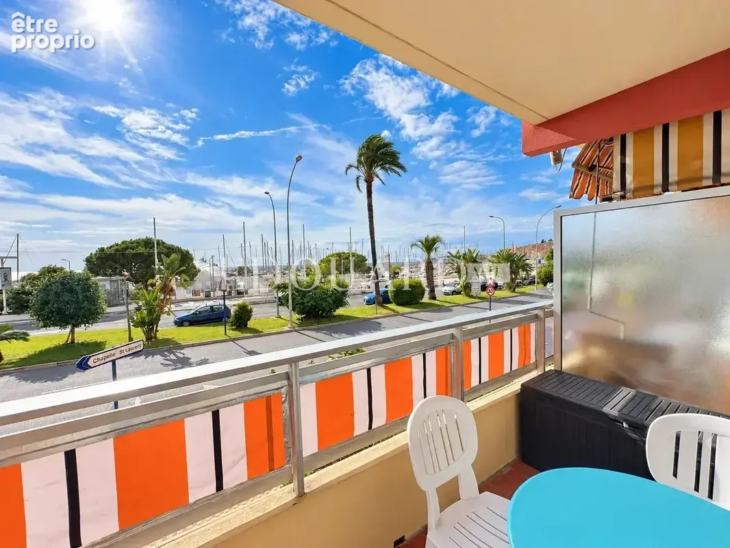 Face au port de plaisance de Menton, en exclusivité studio rénové avec terrasse et agréable vue mer - photo 1