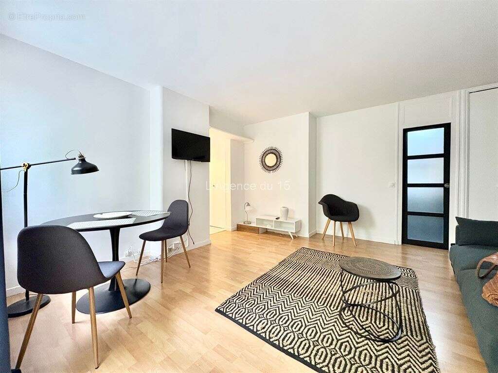 Appartement à PARIS-14E