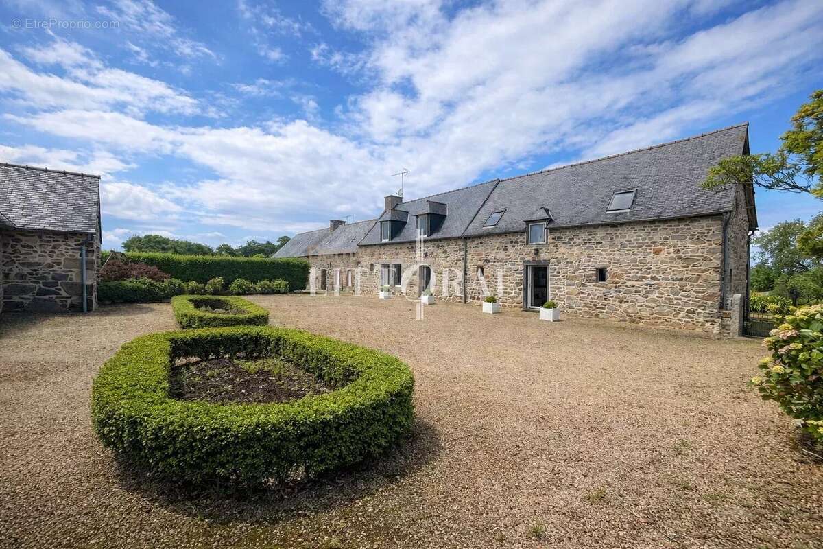 Maison à PLOUGRESCANT