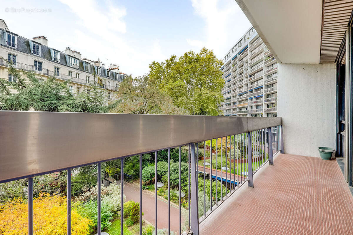 Appartement à PARIS-14E