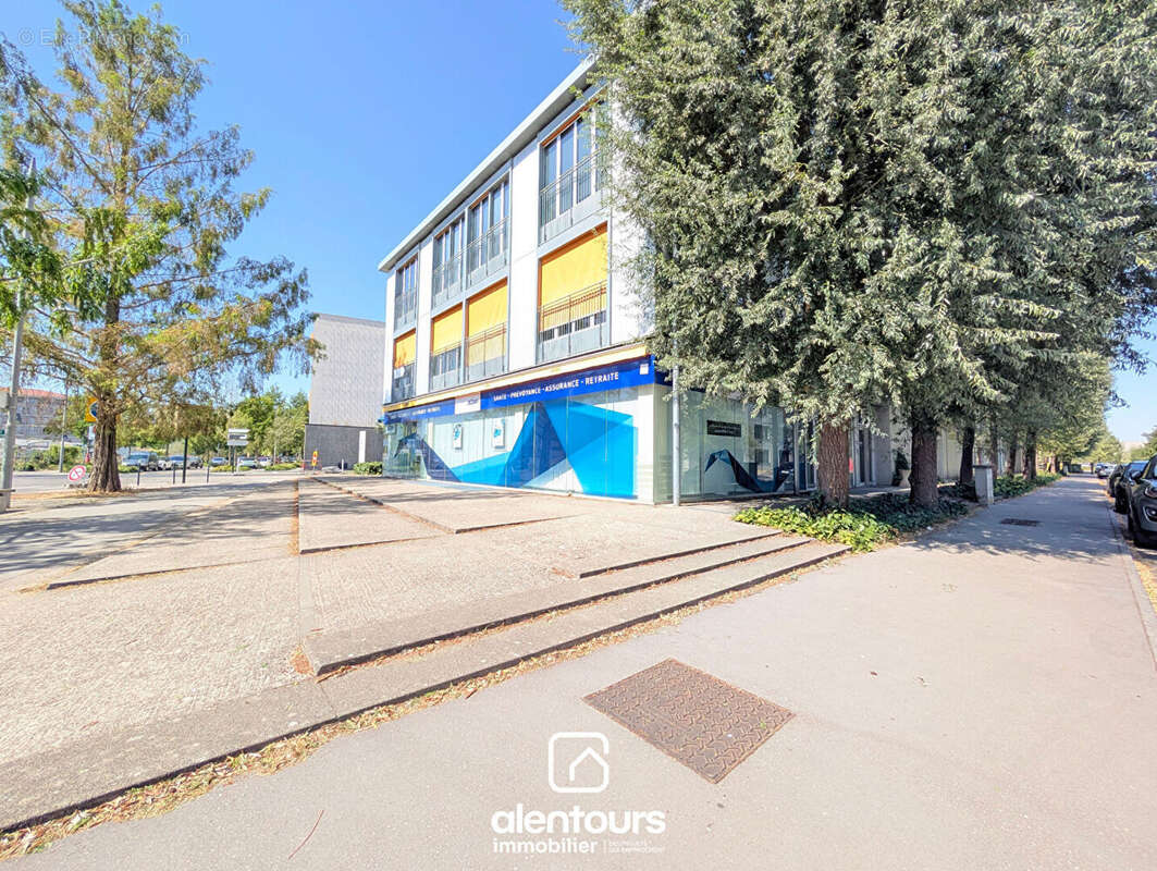 Bureaux  184 m2 - photo 18