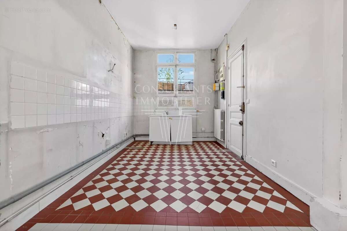 Appartement à PARIS-16E