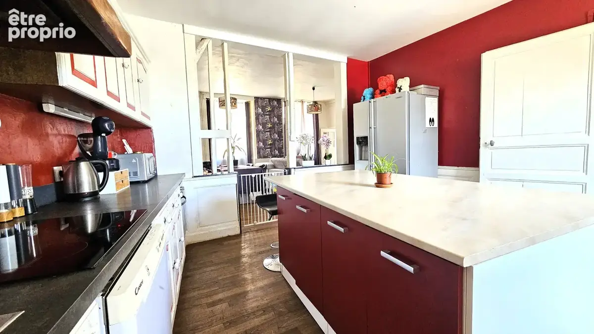 Maison 138 m2 sur terrain de 520 m2 avec 4 chambres, terrasse, cour et jardin exposé Sud, double carport, cave - photo 4