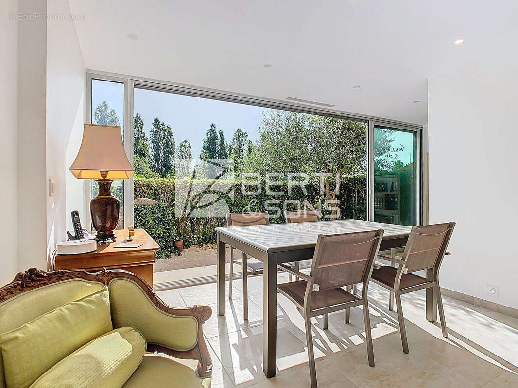 Appartement à MANDELIEU-LA-NAPOULE