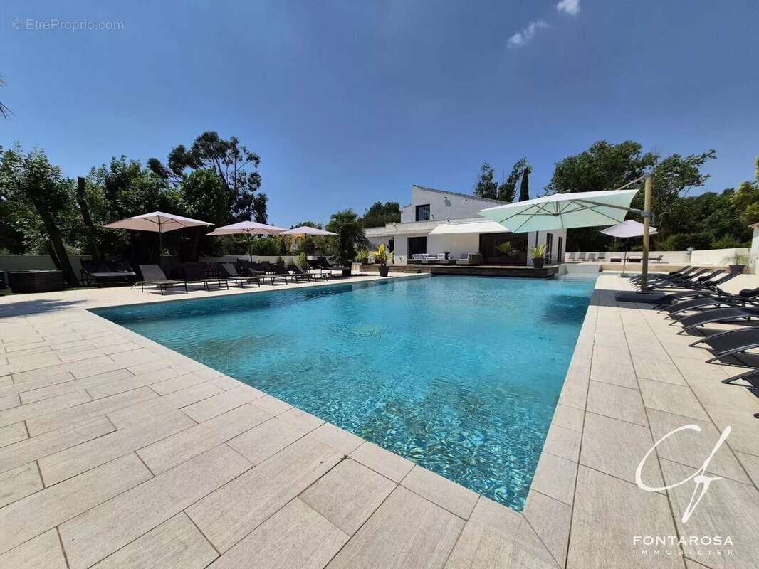 Maison à ROQUEBRUNE-SUR-ARGENS