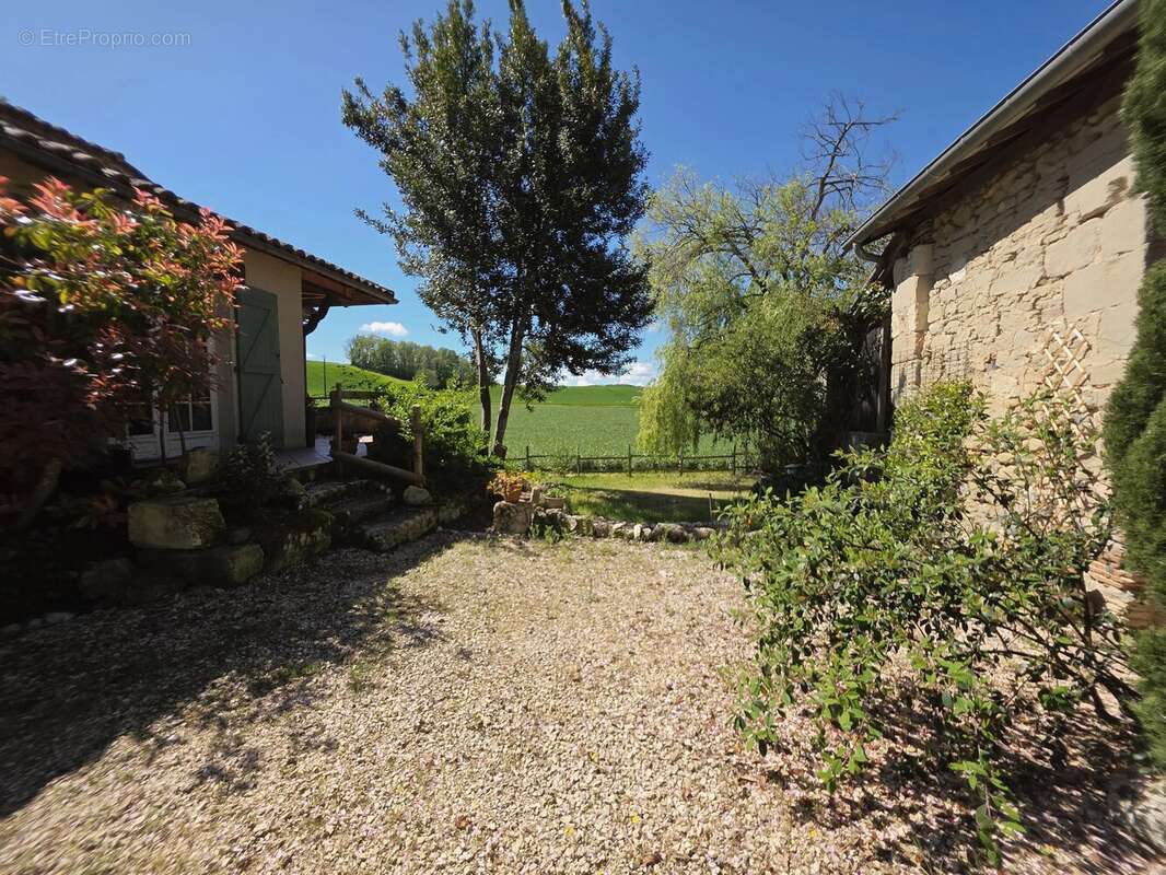 Maison à LAUZUN