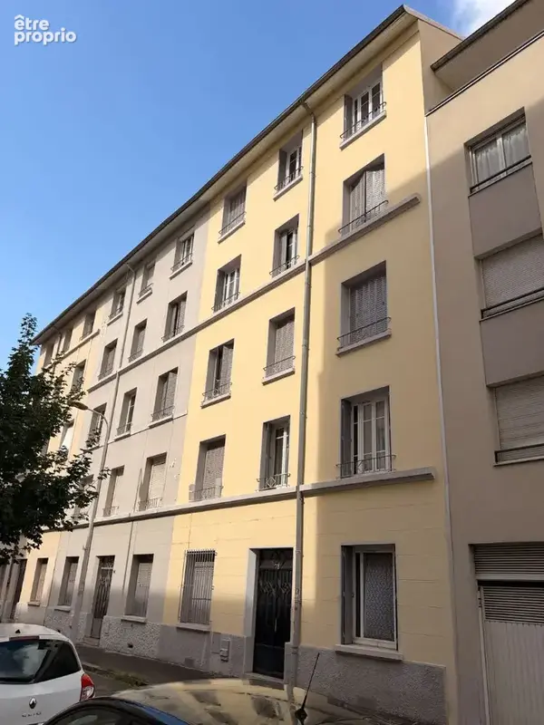 Lyon 3 - Proche Métro - T2 de 57m2 au dernier étage / fort potentiel T3 - photo 2
