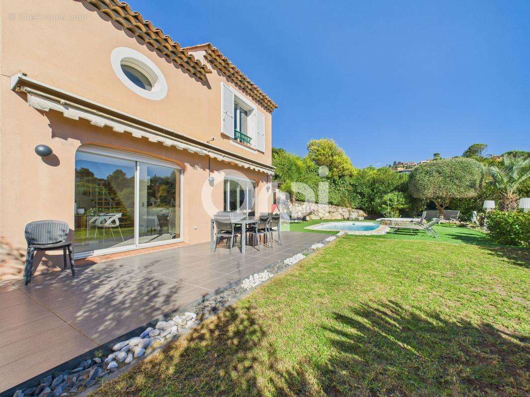 Maison à MANDELIEU-LA-NAPOULE