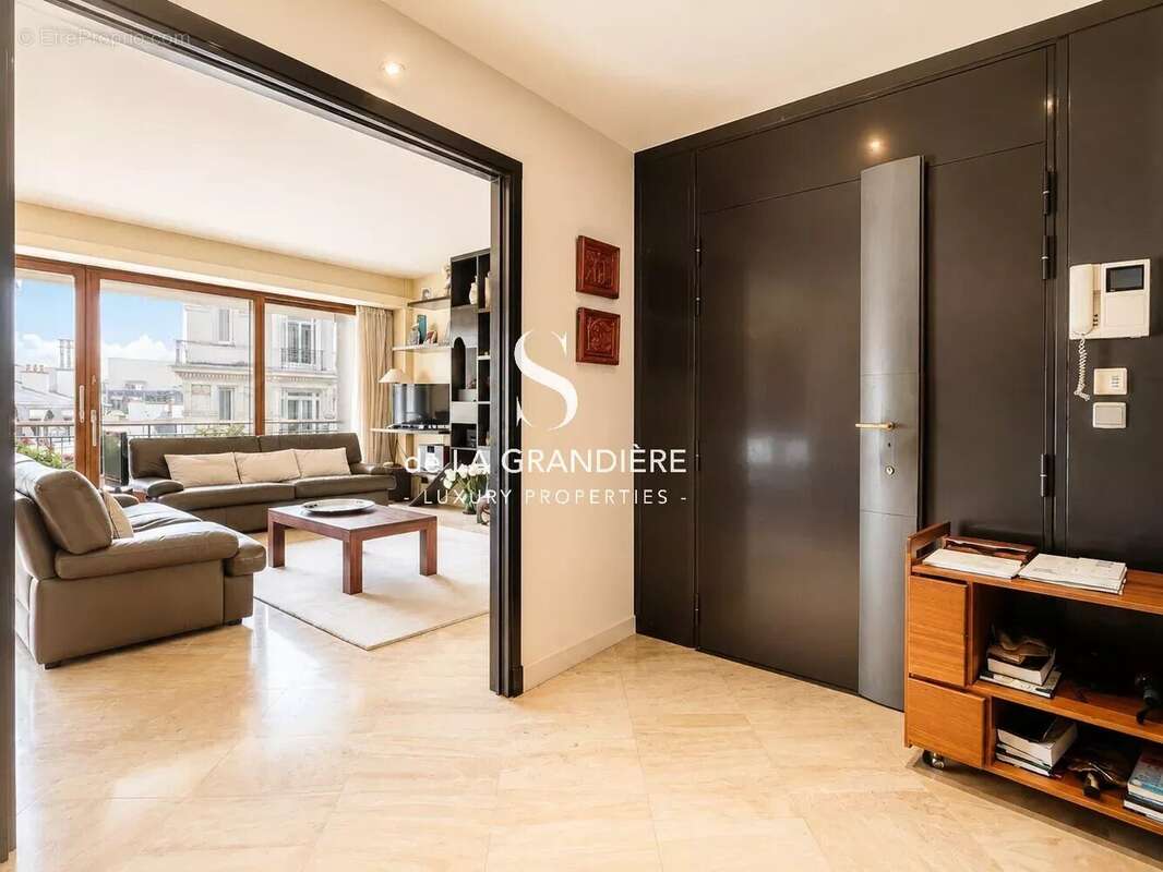Appartement à PARIS-16E