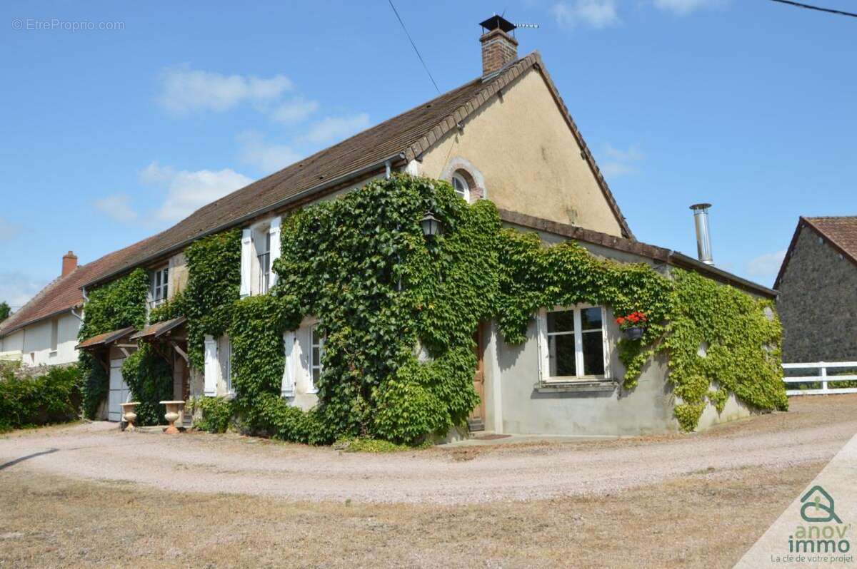 Maison à CHARBONNAT