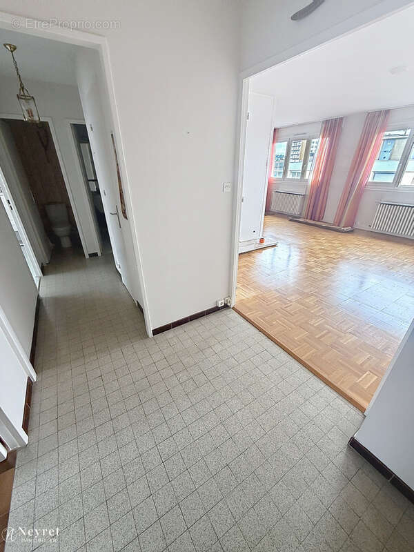 Appartement à SAINT-ETIENNE