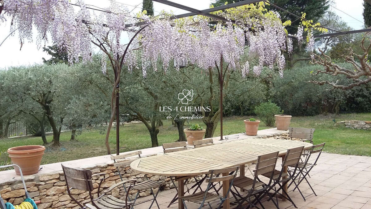 A vendre bastide d'environ 250 m²  6 pièces + T2 sur 4000 m2 - photo 5