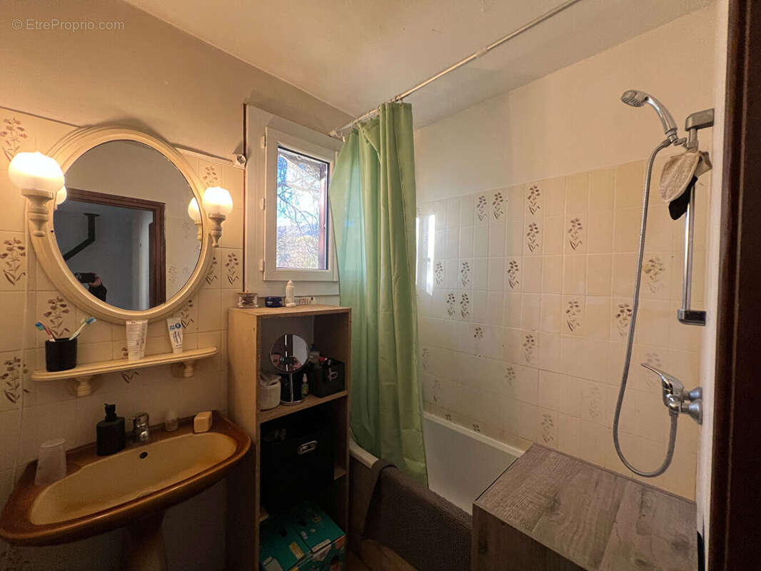 Maison à NOYERS-SUR-JABRON