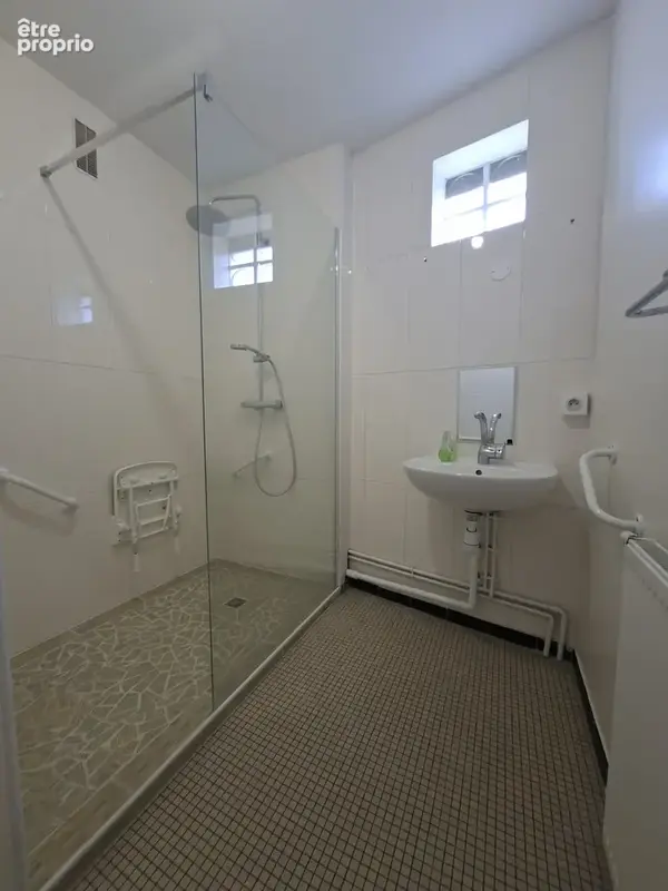 Appartement T3 au quatrième étage avec ascenseur, avec Vue Dégagée sur les Pyrénées et parking privatif. - photo 4