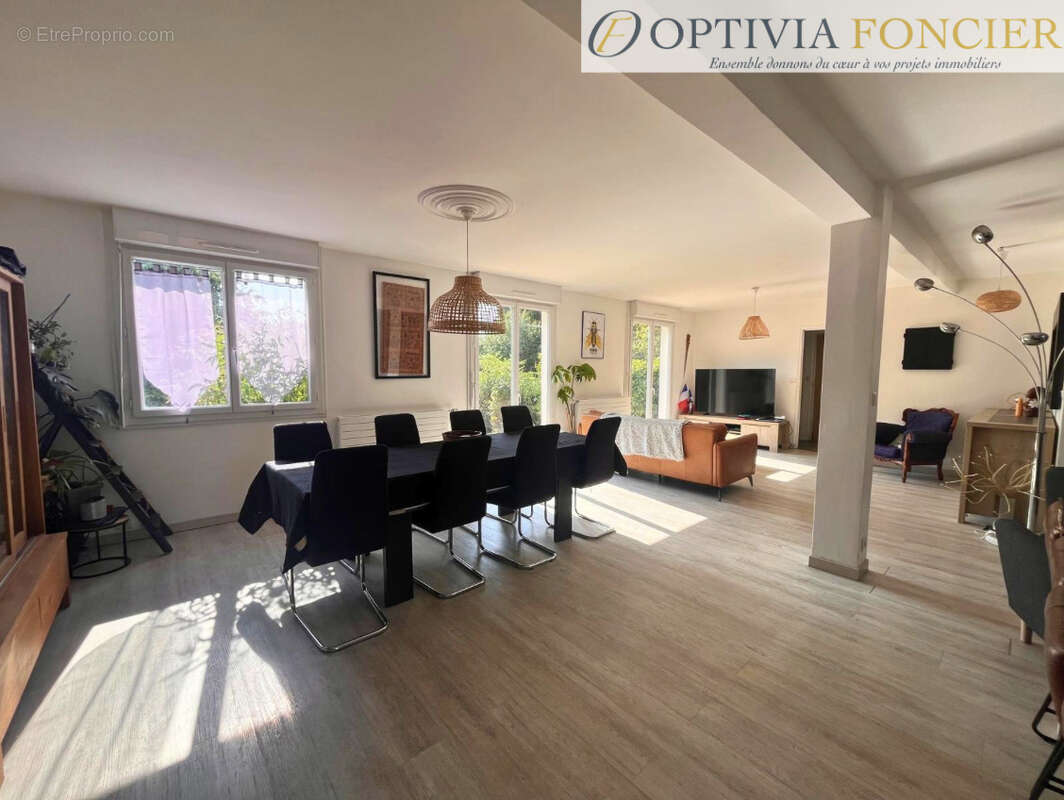 Propriété T7 1421 m2 avec sous-sol complet (100 m2) et 4 200 m2 de terrain - photo 2