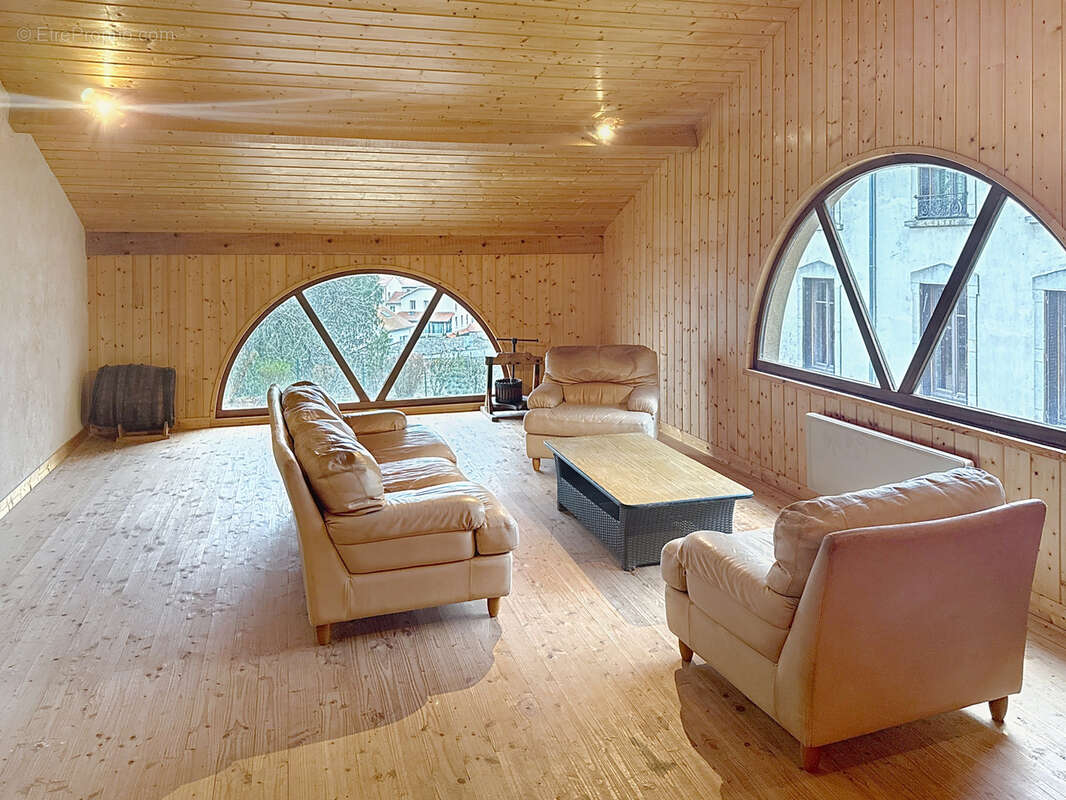 Maison à SAINT-BONNET-LE-CHATEAU