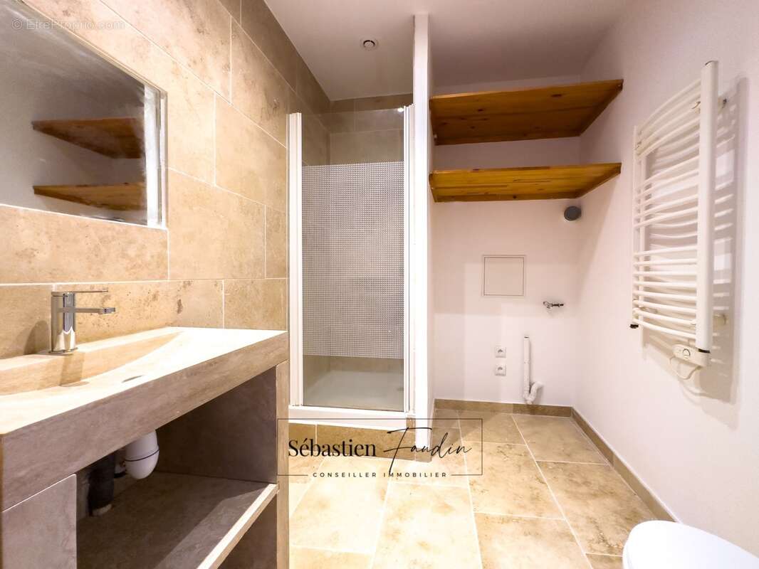 Appartement à vendre 2 pièces LE BEAUSSET (83) - RDC - rénové - paking et commerces à proximité - photo 4