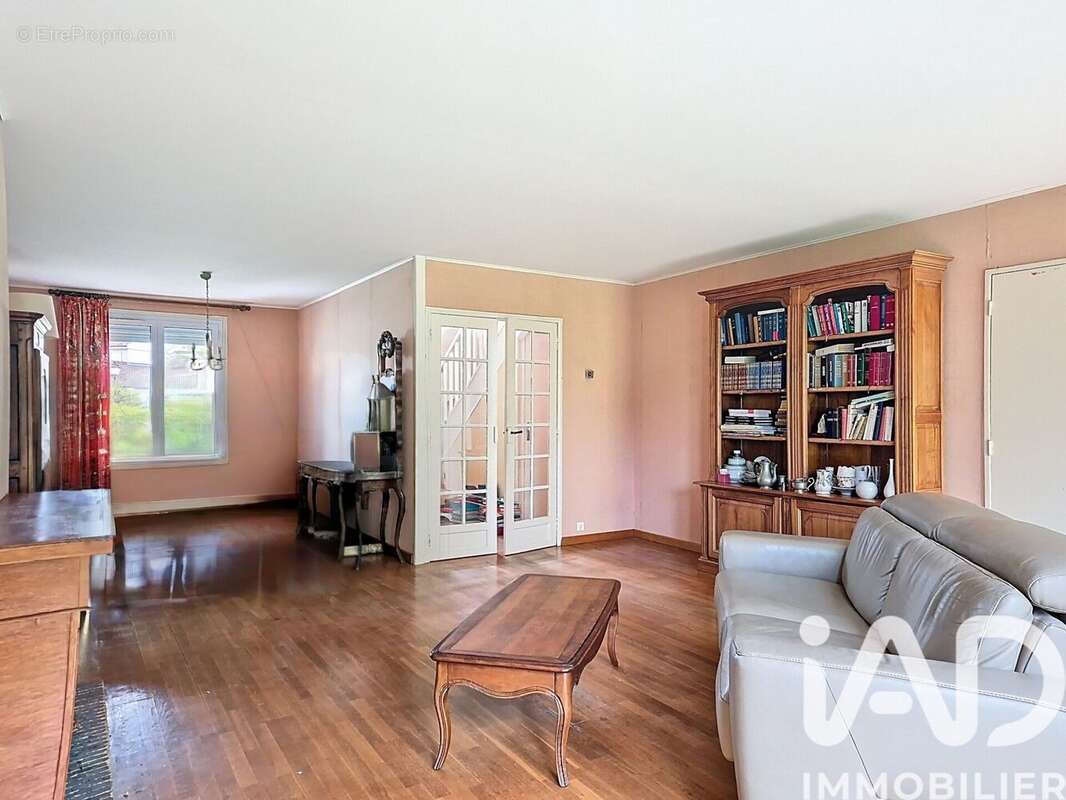 Photo 5 - Maison à LE MESNIL-SAINT-DENIS