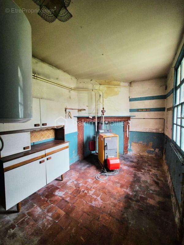 EXCLUSIVITÉ à vendre Maison 111 m² Terrain clos de 1 629 m², deux Dépendances et Garage – Gros potentiel à personnaliser - photo 8