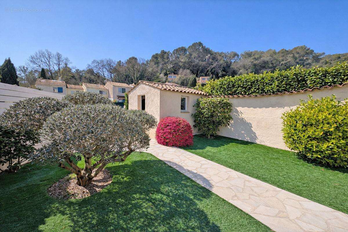 Villa familiale avec jardin paysager - photo 13