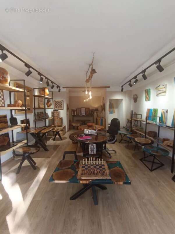 Commerce à COTIGNAC