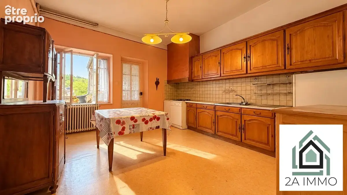 Maison 9 pièces 237 m² à vendre à Pontaumur (63380) - photo 2