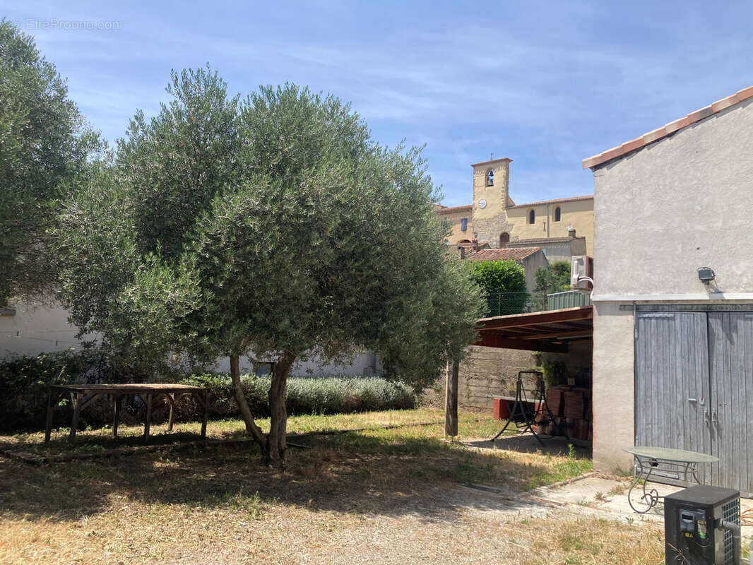 Axe Carcassonne Limoux, dans village, maison avec jardin, 4 chambres,  garage, et piscine intérieure. - photo 2